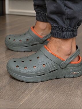 NWT Skechers Foamies Arch Fit Clogs Olive/Orange Size 9 & 12